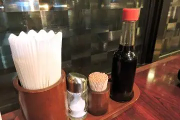 여기엔 오직 한 가지 맛의 소스가 있는데, 그들의 특별한 소스는 후쿠이에서 가장 좋아하는 것이다!
