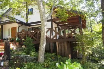 <p>Licca&nbsp;is in a&nbsp;beautiful&nbsp;rural forest location in the Nasu Highlands</p>
