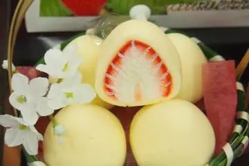 <p>A special local favorite: Freeze dried strawberries coated in white chocolate</p>