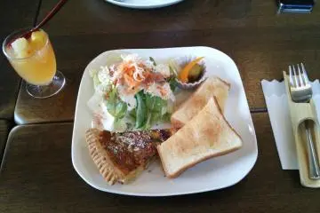 <p>Delicious quiche, salad and jelly. The cinnamon toast was divine.</p>