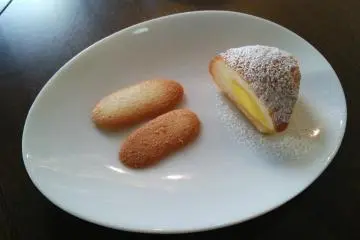 <p>This was also included in the "Palette" lunch set - ideal if you order coffee</p>