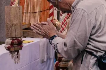 <p>After tugging the rope they clap and put their hands together to pray.</p>