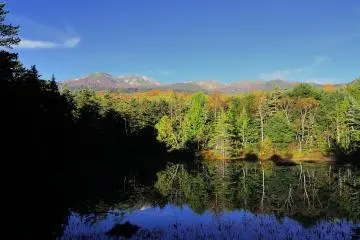 <p>Ushidome-ike Pond is only a three-minute walk from the vacation village of Norikura Highlands</p>