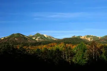 <p>What a great view! But unfortunately, there wasn't snow yet around the top of the mountain</p>