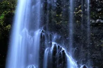 <p>Splashing 'Zengoro-no Taki Waterfall'</p>