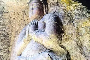 <p>사색, 또는 명상하는 모습의 부처 상</p>