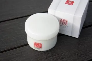 <p>MOISTURE WHITE PACK (CLAY IN) ผลิตภัณฑ์จาก KIFUNE UGENTA ได้รับการออกแบบบรรจุภัณฑ์อย่างสวยงามและมีมาตรฐานในระดับสากล</p>