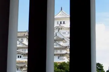 <p>아직 완벽히 개방되진 않았지만, 성의 몇몇 곳은 들어갈 수 있다.</p>