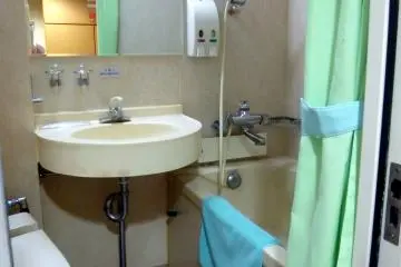 We didn't need this bathtub as the segregated communal baths were really nice.