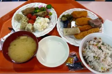 A sampling from the dinner buffet.&nbsp;