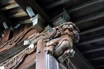 내가 전에 본 다른 수호견들과 비교해 볼 때, 조각술이 다르다