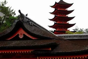 <p>From any location of the main hall I could see the five-story pagoda...I wonder if it's part of the design?</p>
