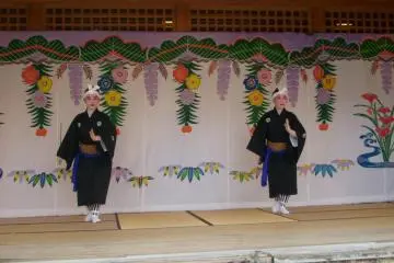 There are four or five different dances at each performance