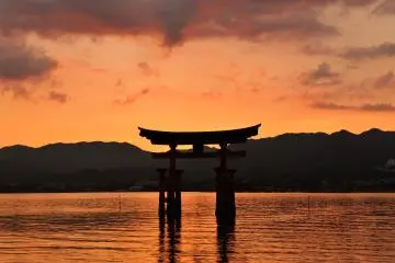 <p>The sun has set and the color changed from gold to madder red</p>