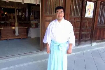 <p>Head priest of Fujishima Shrine, Mr. Yoshiyori Nitta, who is the descendant of Nitta Yoshisada!</p>