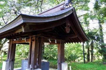 Tempat untuk mencuci tangan di Kuil Fujishima