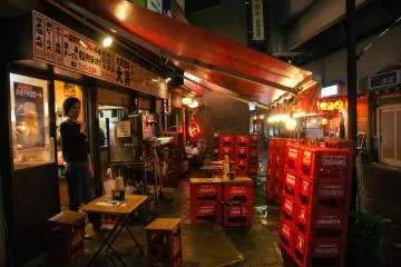 <p>Izakaya with its beer crate tables and chair set up offers a great experience for tourists to eat and drink like how the locals do.</p>