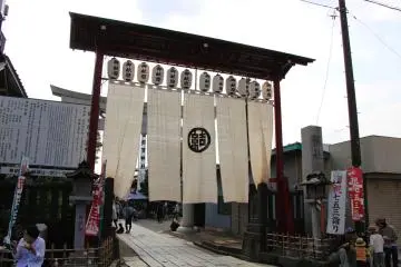 <p>L'entr&eacute;e du sanctuaire Takedasuga</p>