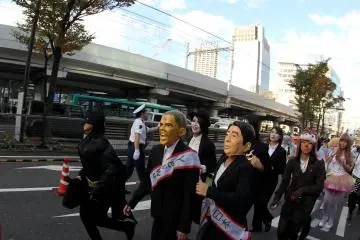 Of course politicians were involved in the parade as well, at least only in mask form.&nbsp;