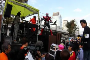 There were many people with cameras there as well as a TV crew which covered the event for a brief period of time.&nbsp;