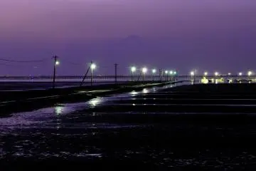 When you visit the Ariake Sea, be sure to enjoy the romantic scenery of nearby Nagabeta Causeway