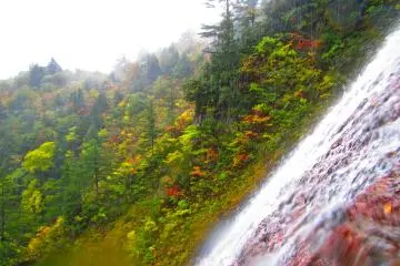 <p>Pemandangan di sebelah kiri selama tahap pertama arung jeram Namekawa Otaki</p>