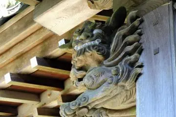 <p>The guardian dog of the prayer hall has a decent scary look appropriate for his job!</p>