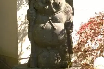 <p>Un tanuki pour attirer les clients</p>