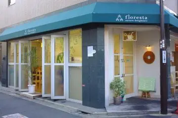 <p>Tempat yang nyaman untuk duduk di sore hari</p>