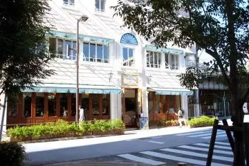 <p>Salvatore Trattoria-Pizzeria offers an authentic Italian dining.</p>