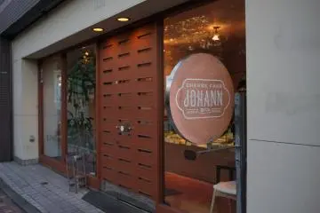 <p>Johann, a well-known cheese cake shop.</p>
