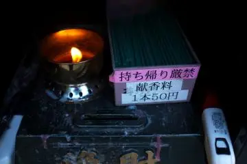<p>Light and burn sticks of incense to pray</p>
