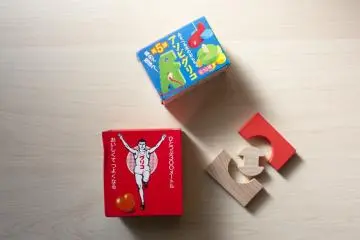 <p>นี่คือเซ็ตของที่ระลึกที่แจกให้กับผู้มาเยือน โดยเป็น Glico Caramel รูปหัวใจ และของเล่นไม้ที่แถมอยู่ในปัจจุบัน</p>