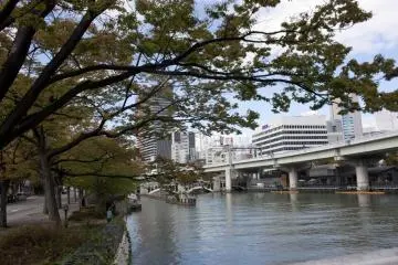 <p>อีกมุมสวยๆ ริมน้ำของเกาะนากาโนะชิมา&nbsp;</p>