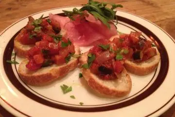 <p>Mini bruschetta</p>