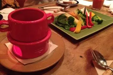 <p>Crudit&eacute;s with a hot dipping sauce</p>