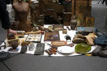 <p>Various wooden ornaments</p>