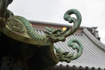 <p>Lantern at the edge of the garden&nbsp;</p>