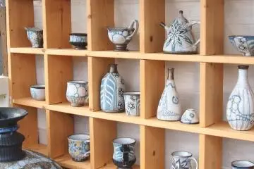 <p>Mashiko pottery encompasses&nbsp;many different styles with something for everyone</p>