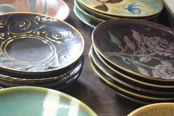<p>Traditional style Mashiko yaki with its more rustic glaze</p>