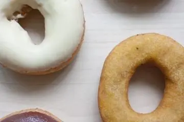 <p>ปัจจุบัน&nbsp;hara donuts (はらドーナッツ) นั้นสร้างสรรค์โดนัทหลากหลายมากกว่า 80 รสชาติ โดยมีเอกลักษณ์ที่ตัวโดนัทที่เหมือนกันทั้งหมด ซึ่งแต่ละรสชาตินั้นจะหมุนเวียนสับเปลี่ยนกันมาสม่ำเสมอ แต่ที่ขาดไม่ได้เลยสักวันก็คือโดนัทเต้าหูสูตรดั้งเดิมที่แสนอร่อยและขายดีที่สุด</p>