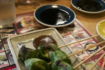 Grilled green peppers with miso