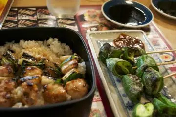Yakitori served with rice and green peppers with miso