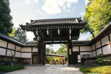 <p>Entrance to Sorakuen&nbsp;Garden</p>