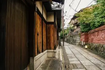 <p>이시베 골목길은 전통 찻집을 찾아 쉴 여유를 갖기에 좋은 곳이다.</p>