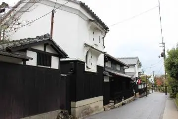 교토 거리의 양상을 띠고 있지만, 교마치가보다도 주옥의 간구가 넓다