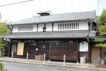 짐을 나르는 우마를 붙잡아 두는 '코마요세'도 갖추어져 있다