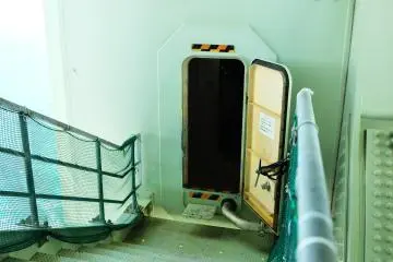 <p>This is the main pillar of the Great Akashi Strait Bridge. Inside, there is an elevator that carries you 300 meters up.</p>