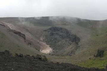 <p>La vue du crat&egrave;re est un peu effrayante quand on pense que cela peut sauter n'importe quand !</p>