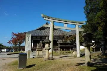 Statuas alrededor del área